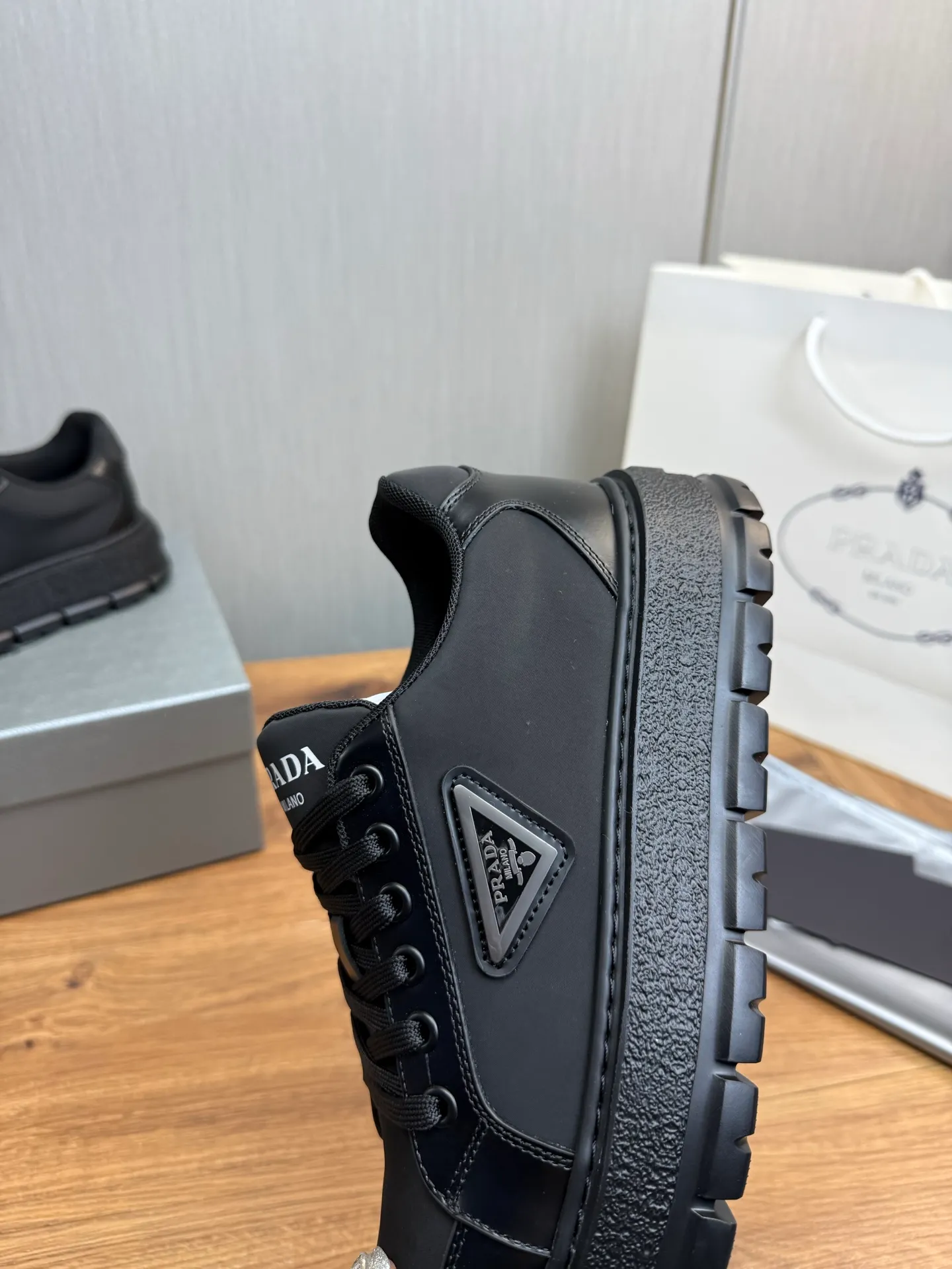 Men's shoes 💰580💰 [PRADA] Autumn and winter hot men's shoes shipped 👏Official website synchronized ⬆️Original fly-woven cowhide fabric + cowhide lining, 1⃣️:1⃣️reproduction, original sole, 38-45 (45. Customized, non-refundable)